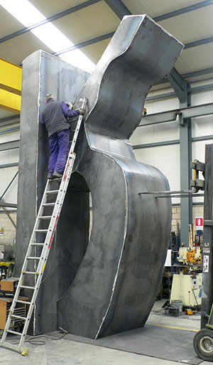 Proceso de fabricación de una escultura en acero cortén