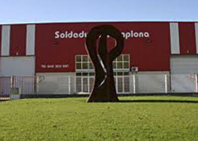 Escultura de Carlos Ciriza en acero cortén